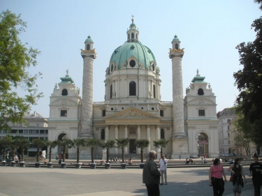 Karlskirche_Wien_(Frontalansicht).jpg