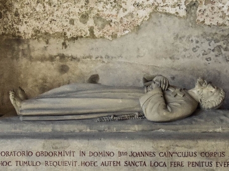 Gisant_de_saint_Jean_de_Chinon.jpg