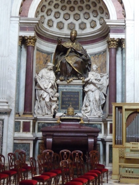 Cappella_Corsini_statua_Clemente_XII-e1501496048111.jpg