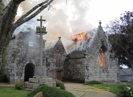 Eglise en flamme - 21 juin 2016.jpg