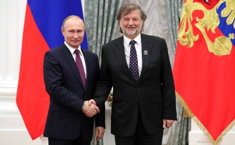 Vladimir_Putin_and_Alexei_Rybnikov_(2018-04-06)_1.jpg