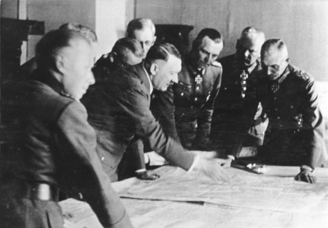 Bundesarchiv_Bild_183-B24543,_Hauptquartier_Heeresgruppe_Süd,_Lagebesprechung.jpg