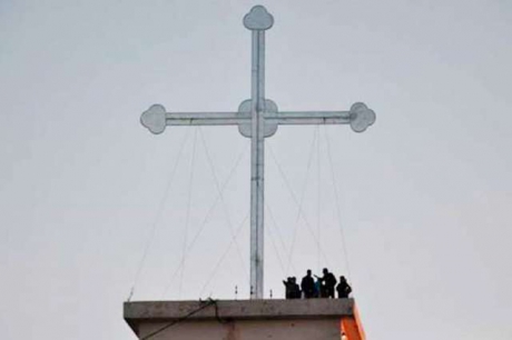 Cross_erected_in_Telekuf_Tesqopa_Iraq_Credit_Patriarchate_of_Babylon_CNA.jpg