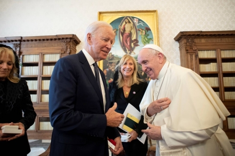 Entretien-au-Vatican-pour-Joe-Biden-et-le-pape-Francois.jpg