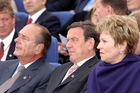 Chirac,_Schroeder_and_Matviyenko_on_the_Neva.jpg
